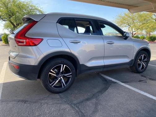 2024 Volvo XC40 B5 Core Bright Theme