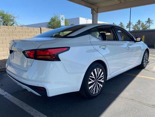 Glacier White 2025 Nissan Altima 2.5 SV