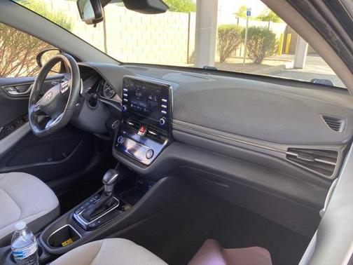 2022 Hyundai IONIQ Plug-In Hybrid SE