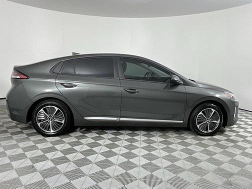 2022 Hyundai IONIQ Plug-In Hybrid SE