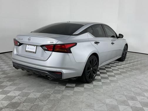 2021 Nissan Altima SR FWD