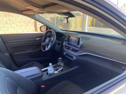 Glacier White 2025 Nissan Altima 2.5 SV