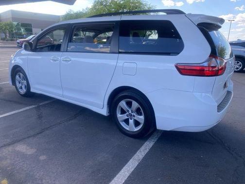 2020 Toyota Sienna LE