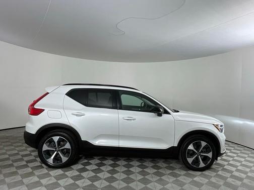 White 2024 Volvo XC40 B5 Core