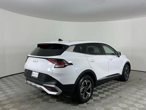 Glacial White Pearl 2025 Kia Sportage LX