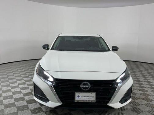 Glacier White 2025 Nissan Altima 2.5 SV