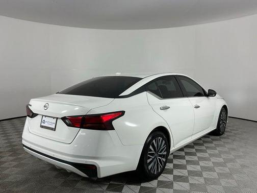 Glacier White 2025 Nissan Altima 2.5 SV