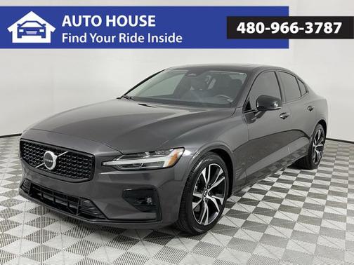 2024 Volvo S60 B5 Core Dark Theme