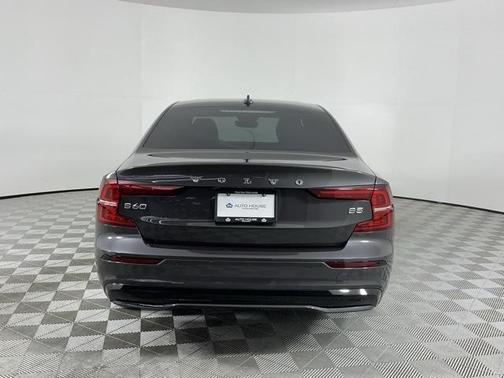 2024 Volvo S60 B5 Core Dark Theme