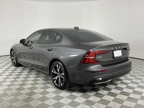 2024 Volvo S60 B5 Core Dark Theme