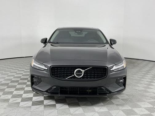 2024 Volvo S60 B5 Core Dark Theme