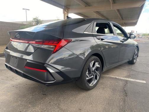 2025 Hyundai ELANTRA SEL