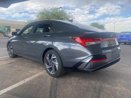 2025 Hyundai ELANTRA SEL