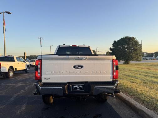 Star White 2027 Ford F-250 Lariat