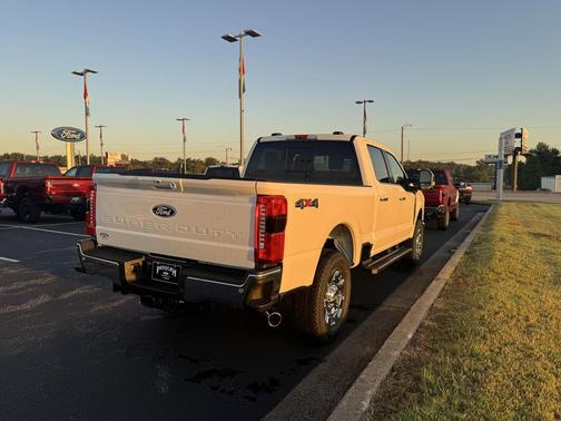 Star White 2027 Ford F-250 Lariat