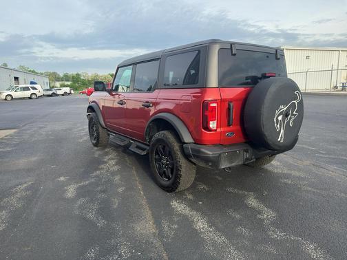 Hot Pepper Red Metallic Tinted Clearcoat 2024 Ford Bronco Black Diamond
