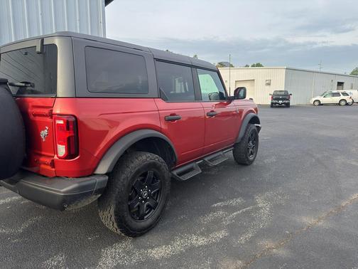 Hot Pepper Red Metallic Tinted Clearcoat 2024 Ford Bronco Black Diamond