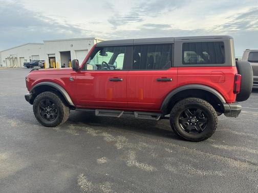 Hot Pepper Red Metallic Tinted Clearcoat 2024 Ford Bronco Black Diamond