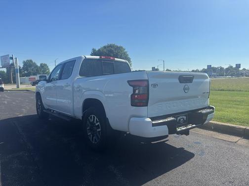 Glacier White 2022 Nissan Frontier