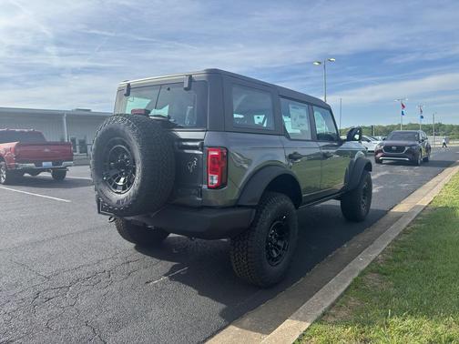 Carbonized Gray Metallic 2026 Ford Bronco Base