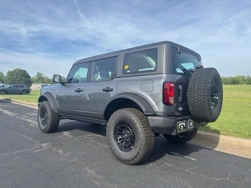 Carbonized Gray Metallic 2026 Ford Bronco Base