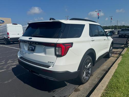 Star White Met Tri-Coat 2026 Ford Explorer Active