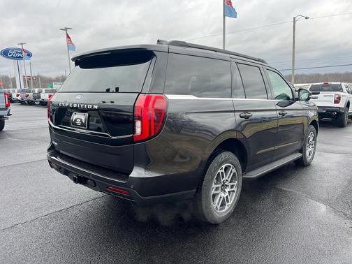 Dark Matter Gray Metallic 2026 Ford Expedition Active