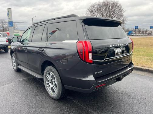 Dark Matter Gray Metallic 2026 Ford Expedition Active