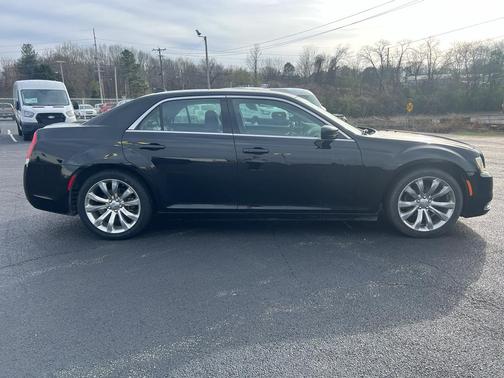 2019 Chrysler 300 Touring