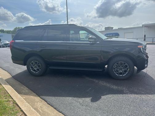 Agate Black Metallic 2026 Ford Expedition Active