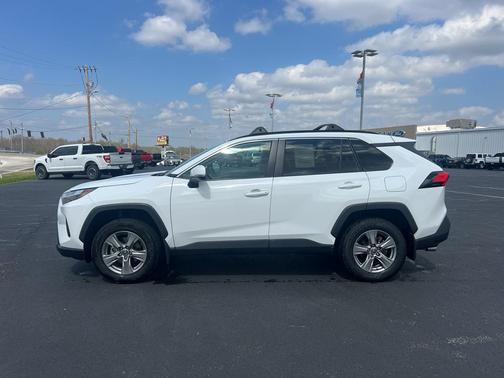 Ice Cap 2024 Toyota RAV4 XLE