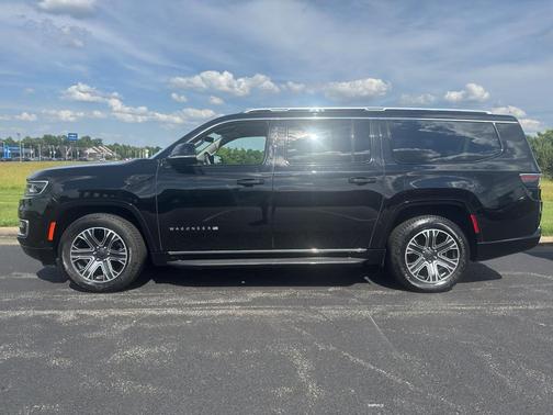 Diamond Black Crystal Pearlcoat 2023 Jeep Wagoneer L Series II 4x4