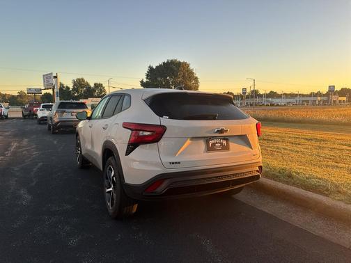 White Sands 2026 Chevrolet Trax FWD 1RS