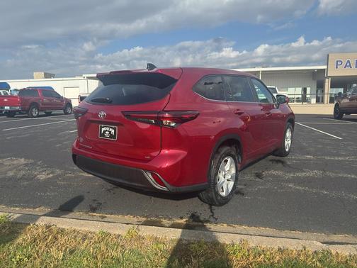 Ruby Flare Pearl 2024 Toyota Highlander LE