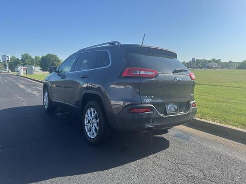 Granite Crystal Metallic Clearcoat 2016 Jeep Cherokee Latitude