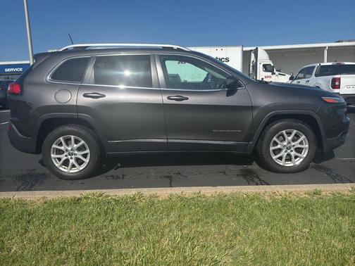 Granite Crystal Metallic Clearcoat 2016 Jeep Cherokee Latitude