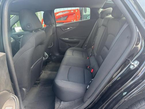 Blk 2018 Chevrolet Malibu LT