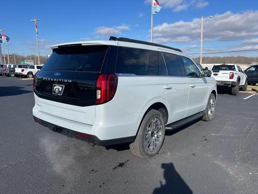 Space Silver Metallic 2026 Ford Expedition Active