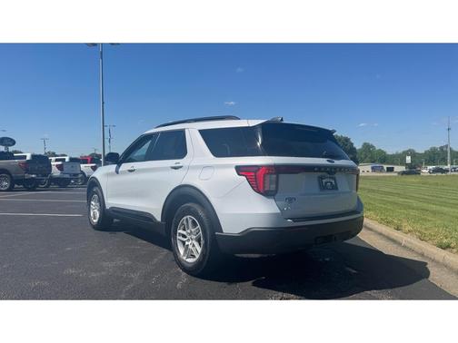 Space White Metallic 2026 Ford Explorer Active