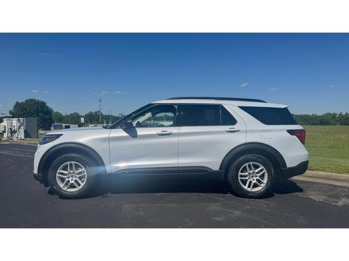 Space White Metallic 2026 Ford Explorer Active