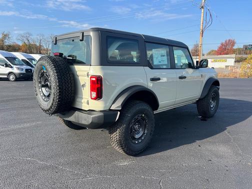 2025 Ford Bronco Base