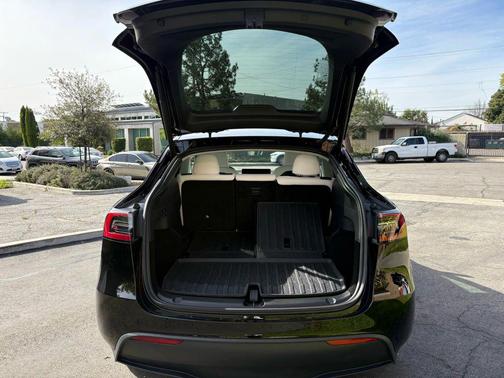 2025 Tesla Model Y Long Range Dual Motor All-Wheel Drive