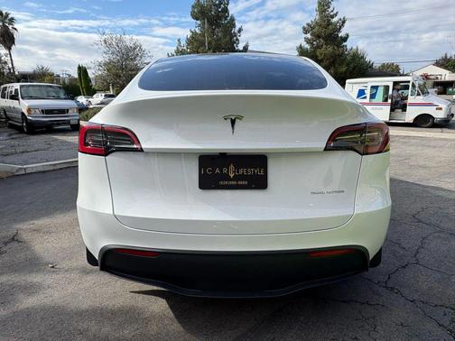 2023 Tesla Model Y Long Range Sport Utility 4D