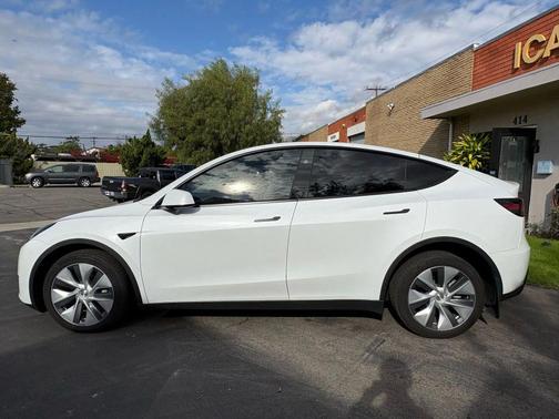 2023 Tesla Model Y Long Range Sport Utility 4D