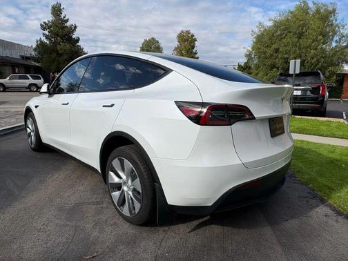 2023 Tesla Model Y Long Range Sport Utility 4D