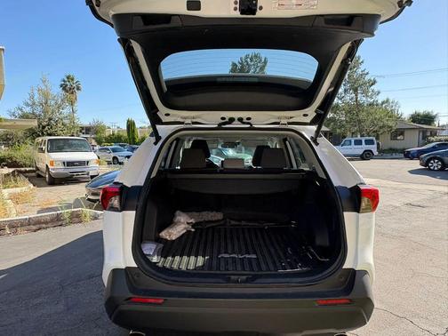 Ice Cap 2025 Toyota RAV4 XLE