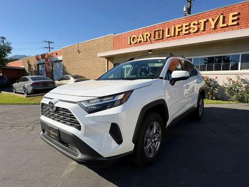 Ice Cap 2025 Toyota RAV4 XLE