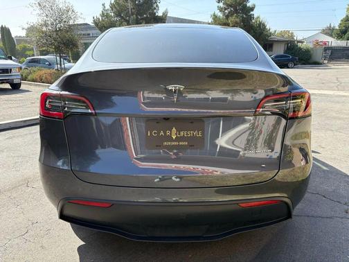 2023 Tesla Model Y Long Range Sport Utility 4D