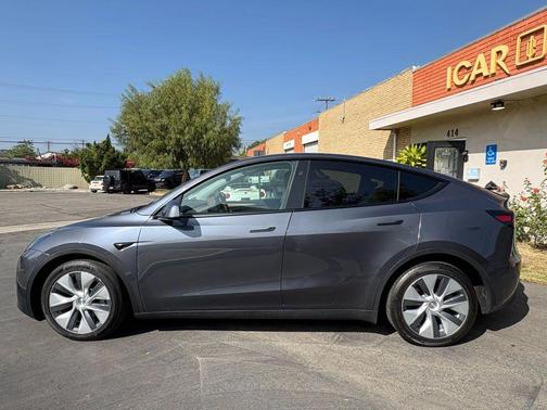 2023 Tesla Model Y Long Range Sport Utility 4D