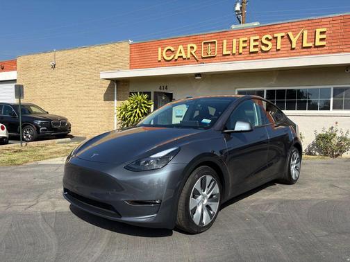 2023 Tesla Model Y Long Range Sport Utility 4D